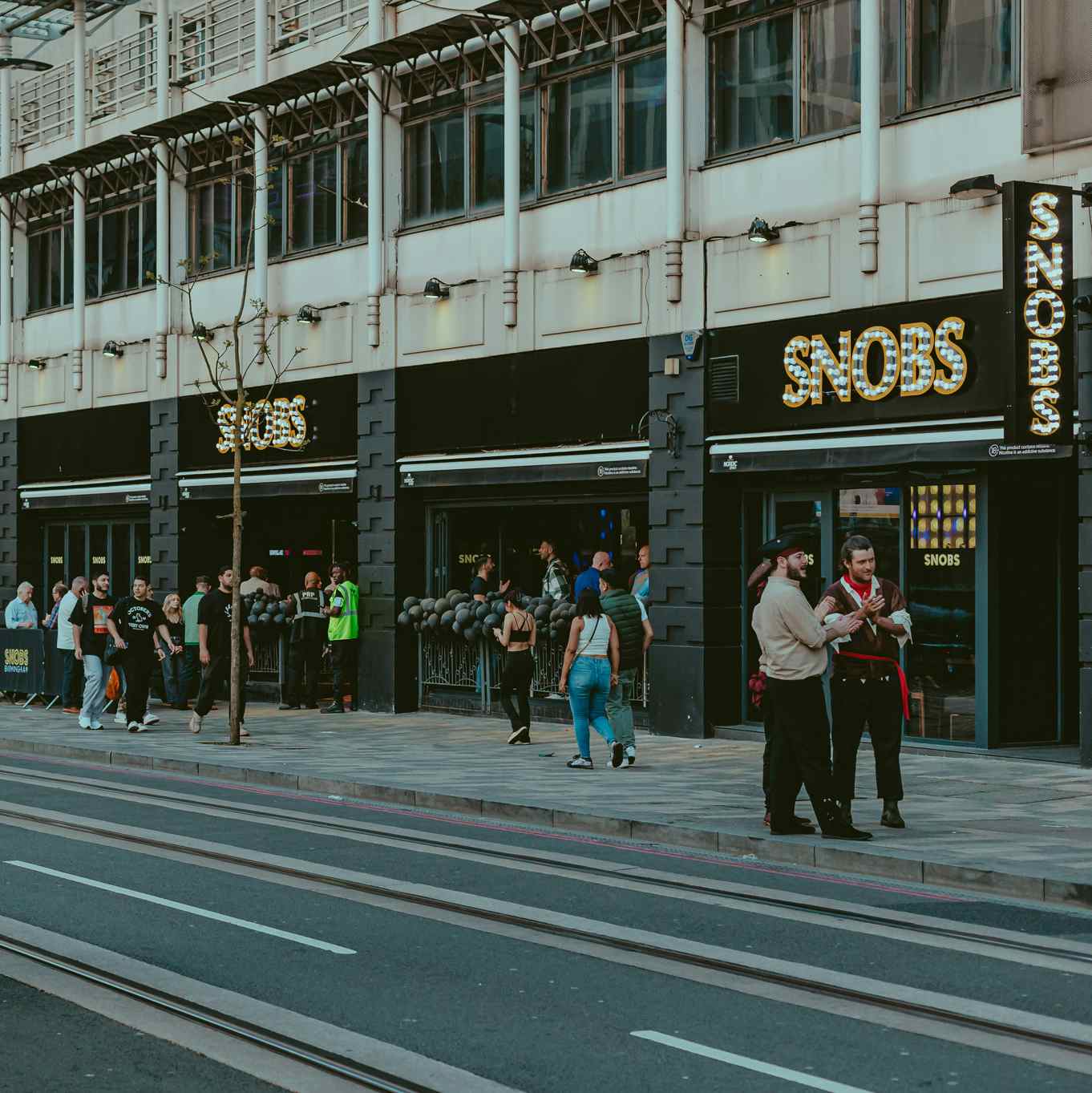 Full Venue, SNOBS